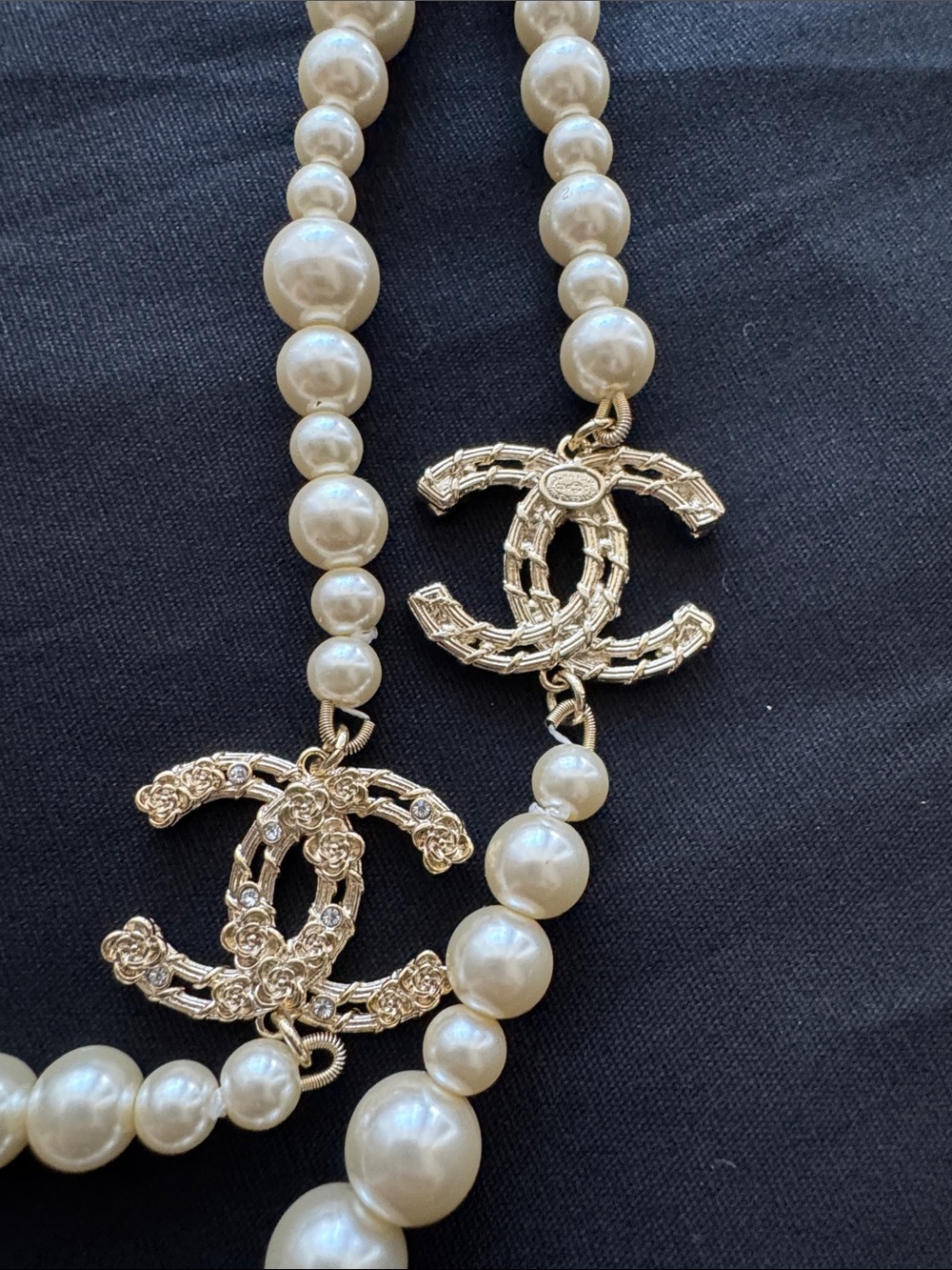 CC classic Iconic Pearl Elegance long necklace - Picture 2 of 6